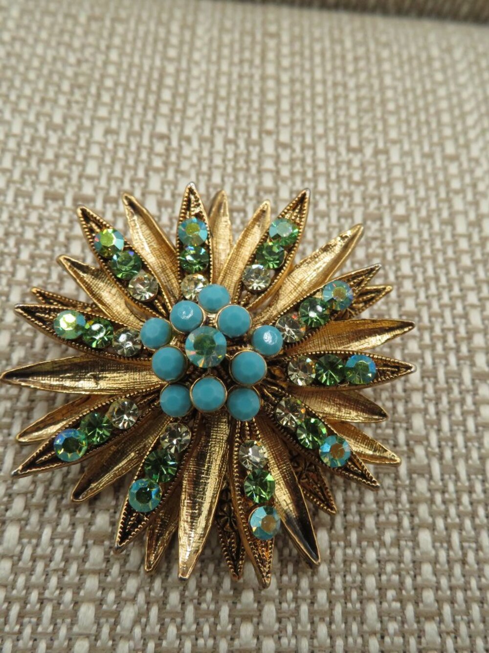 Vintage Starburst Faux Turquoise & Green Rhinestone AB Gold Tone Brooch - Picture 3 of 8